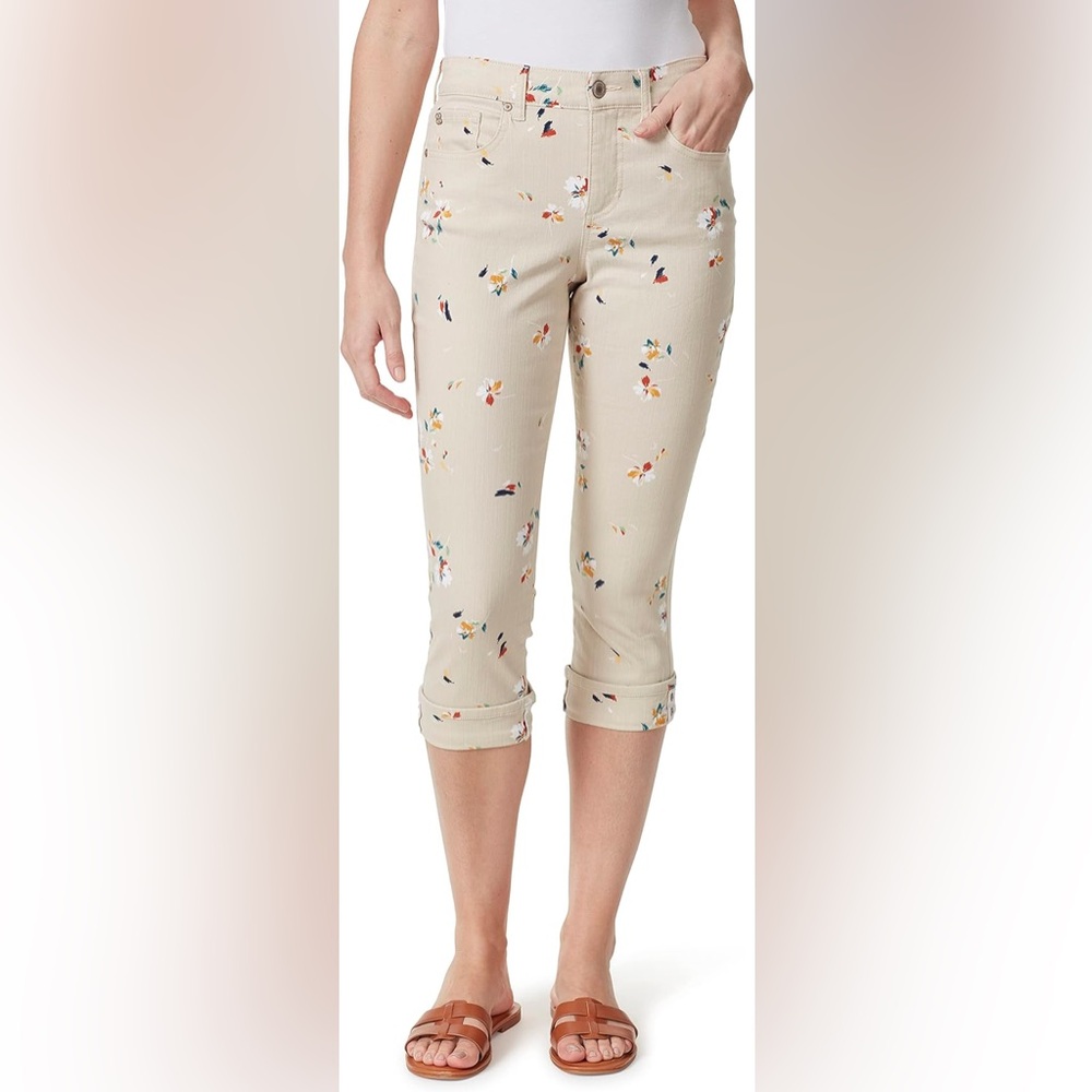 Bandolino Women's 16P Mandie 5 Pocket High Rise Capri
Beige Floral